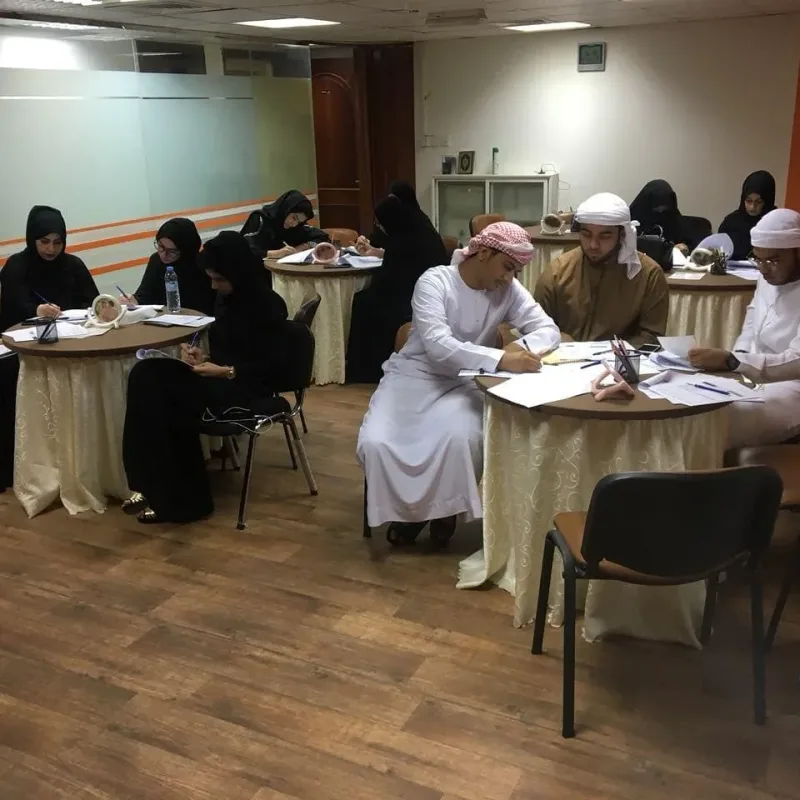 حضور فريق سواعد زايد التطوعي بعض الدورات من الجهات الأخرى مثل المركز الإداري و كي سمارت و جلسة العصف الذهني مع مجالس الشباب
