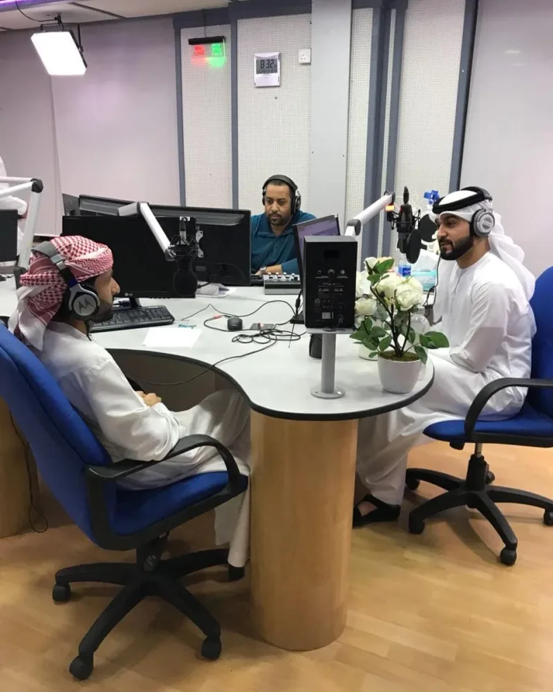 استضافة عمر احمد لاحد اعصاء فريق سواعد زايد التطوعي الاستاذ طلال مسؤول الدعم اللوجستي وقيم اصحاب الهمم