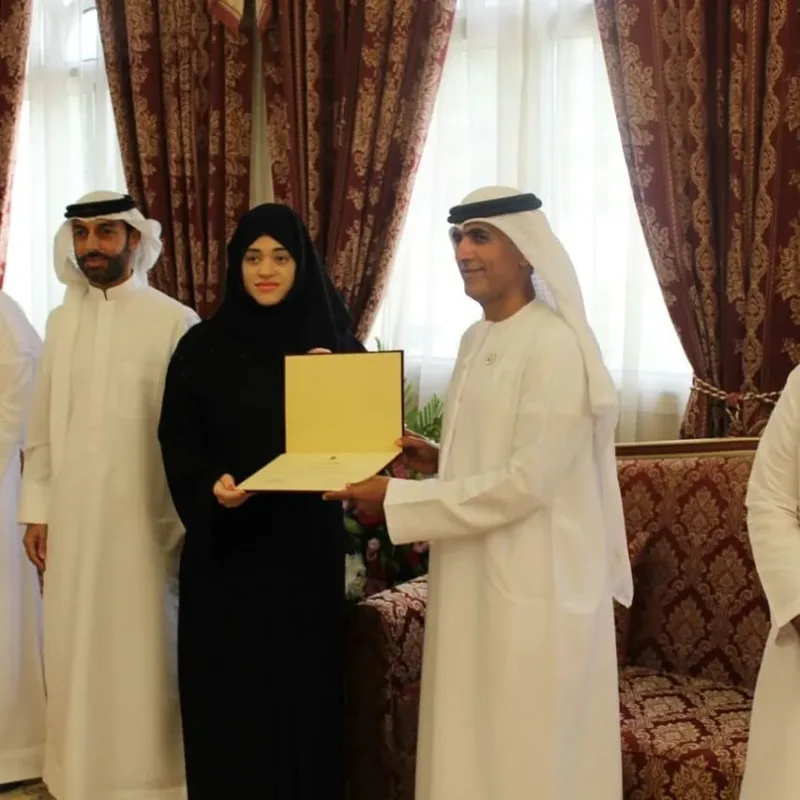 في قصر الدهيسة … تجمع قرابة المئة شخص … تقاسموا معا وجمعهم حب العمل التطوعي ..والمساعدة وفعل الخير ..وما أجمله من جمع … عندما يكون في الخير.. فاليوم تم تكريم مئة من المتطوعين والمت