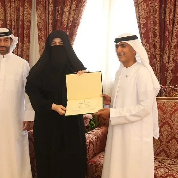 في قصر الدهيسة … تجمع قرابة المئة شخص … تقاسموا معا وجمعهم حب العمل التطوعي ..والمساعدة وفعل الخير ..وما أجمله من جمع … عندما يكون في الخير.. فاليوم تم تكريم مئة من المتطوعين والمت