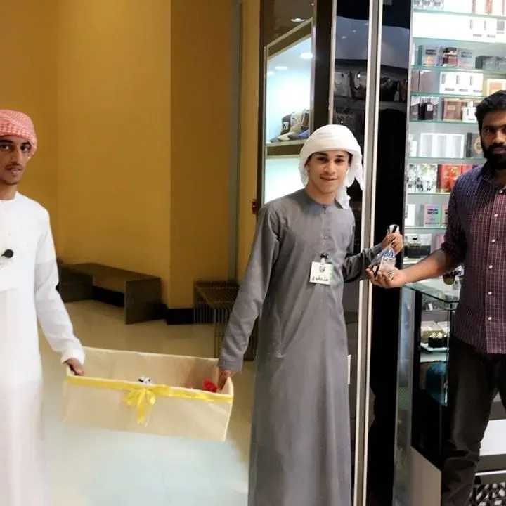 اليوم الثالث على التوالي لمبادرة ليلتكم احلى مع سواعد زايد في حق الليلة في اللولو مول بالفجيرة