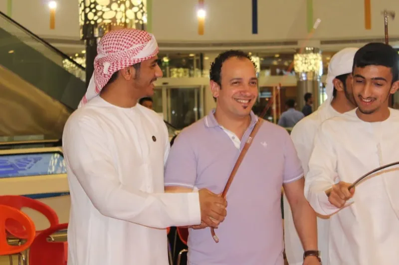 خلال تاذية فقرة الرزفه الاماراتيه كورشة لتعليم ومشاركة الجمهور فيها وتفاعاهم الجميل