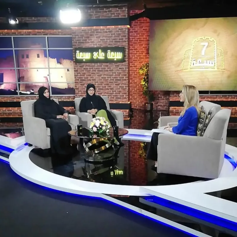 استضافة تلفزيون الفجيرة لرئيسة فريق سواعد زايد التطوعي فاطمه الشهياري المستشاره التربويه والاسريه ومسؤولة الدعم اللوجيستي مريم الشراري