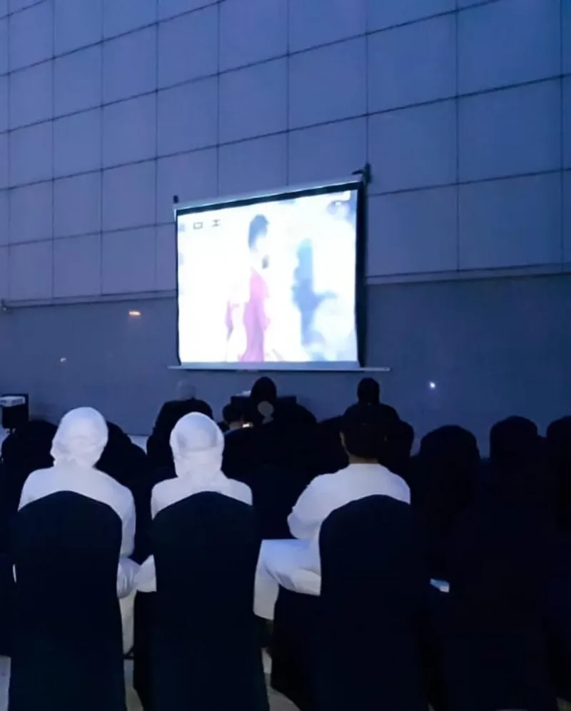 حضور فريق سواعد زايد التطوعي في فندق رويال إم وذلك لتشجيع المنتخب الاماراتي 29-1-2019 _يالابيض