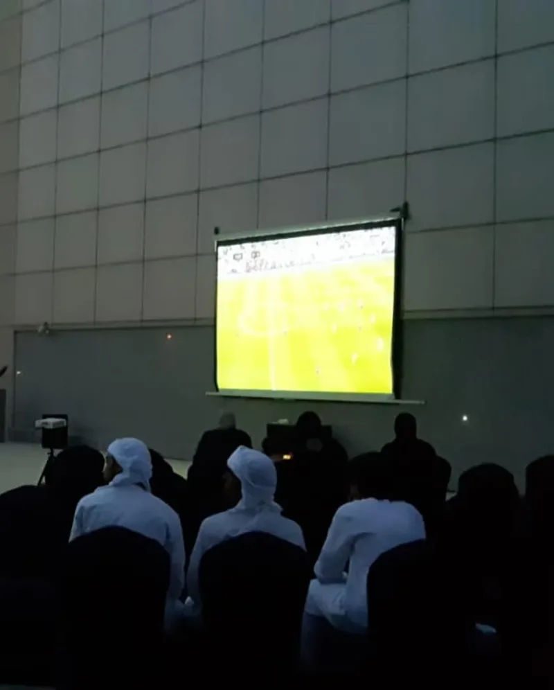 حضور فريق سواعد زايد التطوعي في فندق رويال إم وذلك لتشجيع المنتخب الاماراتي 29-1-2019 _يالابيض