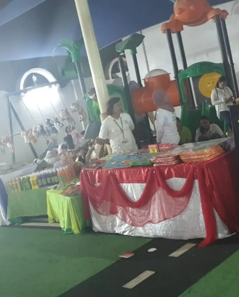 مشاركه فريق سواعد زايد التطوعي في تنظيم بازار حضانة هابي جمب