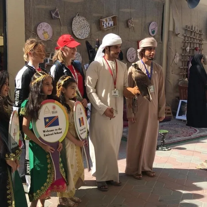 مشاركة فريق سواعد زايد التطوعي باحدى فقراته (الصقارين)مع مدرسة البحر بالفجيرة تاريخ 10/3/2019
