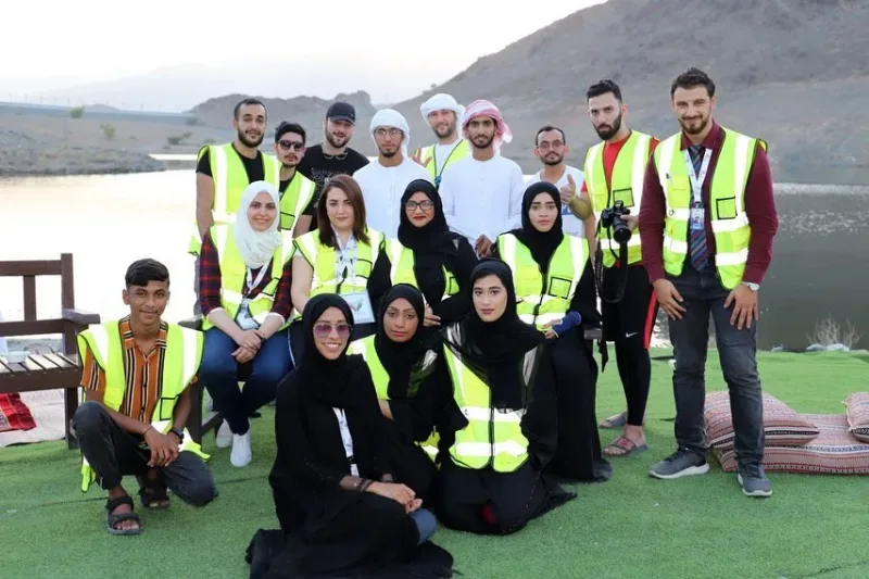 جانب من مشاركة جمعية سواعد الإمارات في رحلة ترفيهية للمشاركين في بطولة البوكسنج للناشئين