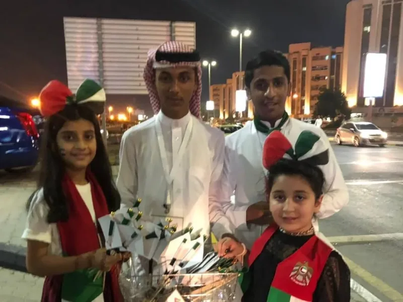 تم بعون الله ورعايته توزيع اعلام الدولة على الجهات المختلفة الخاصة والحكومية بامارة الفجيرة وكلباء وخورفكان لمبادرة ارفعه عاليا ليبقى شامخا من قبل جمعية سواعد الامارات التطوعية وذل
