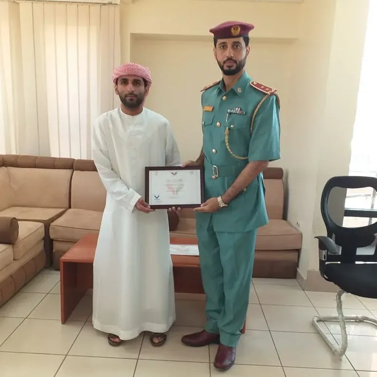 تم بحمد الله وكرمه تكريم جمعية سواعد الامارات التطوعية للقيادة العامة لشرطة الفجيرة فرع مركو المدينة وقد تسلم شهادة التقدير الموجهة للفرع الرائد عبدالله الوالي وتسلم ايضا الشهادات 