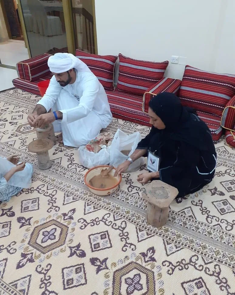 مشاركة جمعية سواعد الامارات التطوعية في فعالية اسبوع الحرف البدوية مع جمعية الفجيرة الثقافية الاجتماعية التي نظمتها ابتداءا من تاريخ 29الى 1يناير في مقر الجمعية
