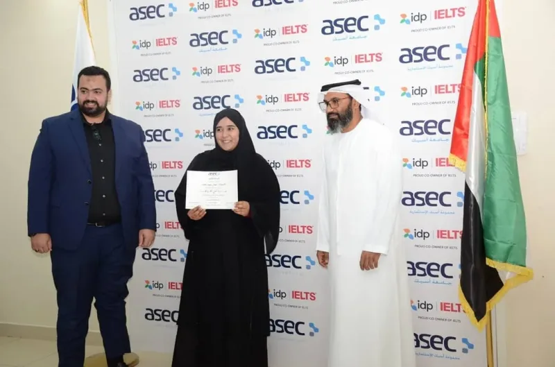 تكريم جمعية سواعد الامارات التطوعية من قبل جامعة اسيك بالفجيرة مشاركتهم لهم باليوم المفتوح للجامعة كل الشكر للاستاذ سالم الكندي مدير الجامعة والاستاذ محسن النيداني