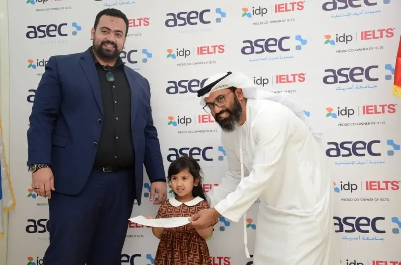 تكريم جمعية سواعد الامارات التطوعية من قبل جامعة اسيك بالفجيرة مشاركتهم لهم باليوم المفتوح للجامعة كل الشكر للاستاذ سالم الكندي مدير الجامعة والاستاذ محسن النيداني