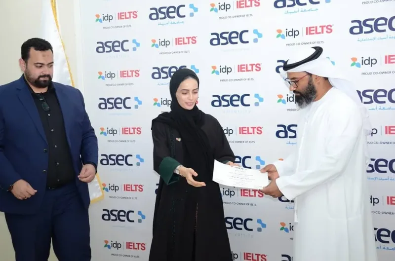 تكريم جمعية سواعد الامارات التطوعية من قبل جامعة اسيك بالفجيرة مشاركتهم لهم باليوم المفتوح للجامعة كل الشكر للاستاذ سالم الكندي مدير الجامعة والاستاذ محسن النيداني
