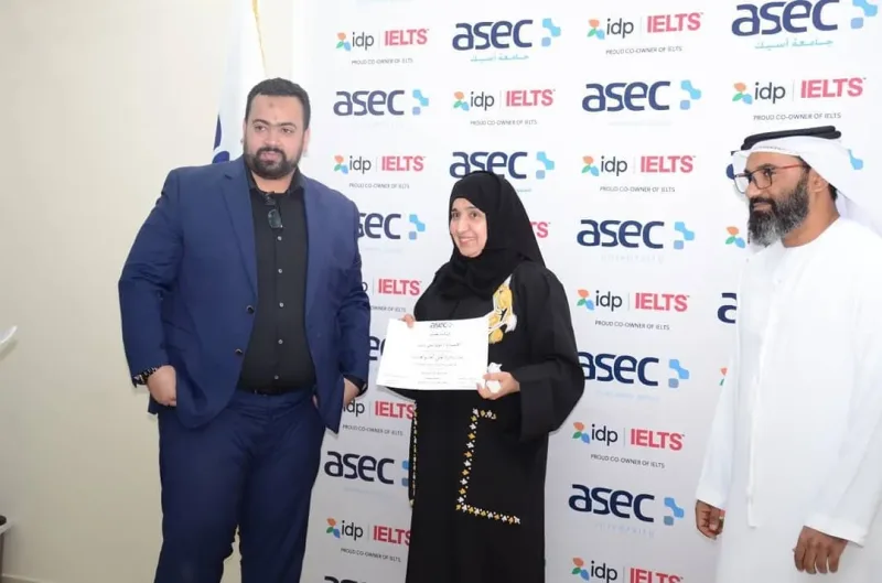 تكريم جمعية سواعد الامارات التطوعية من قبل جامعة اسيك بالفجيرة مشاركتهم لهم باليوم المفتوح للجامعة كل الشكر للاستاذ سالم الكندي مدير الجامعة والاستاذ محسن النيداني