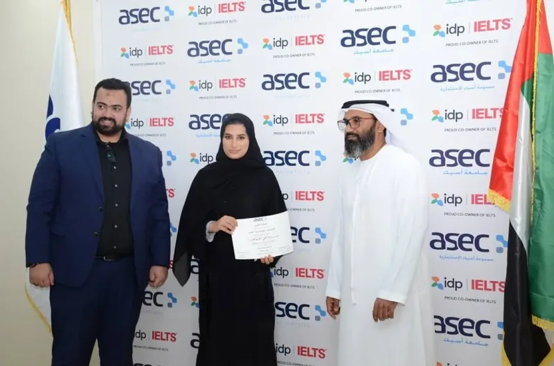 تكريم جمعية سواعد الامارات التطوعية من قبل جامعة اسيك بالفجيرة مشاركتهم لهم باليوم المفتوح للجامعة كل الشكر للاستاذ سالم الكندي مدير الجامعة والاستاذ محسن النيداني