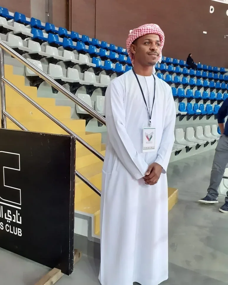 مشاركة جمعية سواعد الامارات التطوعية مع نادي الفنون القتالية في تنظيم واستقبال اللاعبين في مجمع زايد الرياضي بالفجيره
