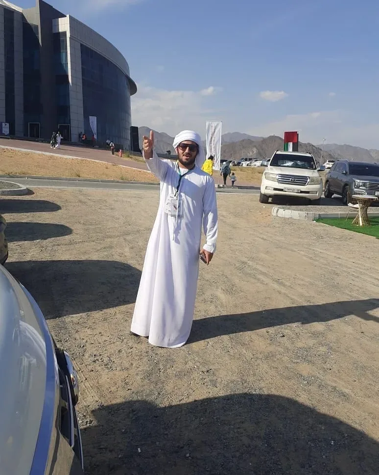 مشاركة جمعية سواعد الامارات التطوعية مع نادي الفنون القتالية في تنظيم واستقبال اللاعبين في مجمع زايد الرياضي بالفجيره