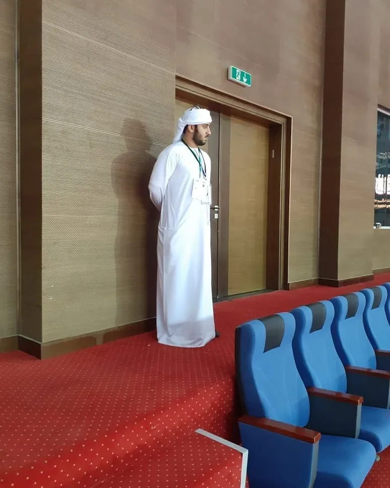 مشاركة جمعية سواعد الامارات التطوعية مع نادي الفنون القتالية في تنظيم واستقبال اللاعبين في مجمع زايد الرياضي بالفجيره