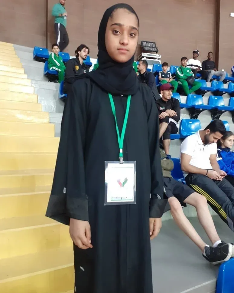 مشاركة جمعية سواعد الامارات التطوعية مع نادي الفنون القتالية في تنظيم واستقبال اللاعبين في مجمع زايد الرياضي بالفجيره