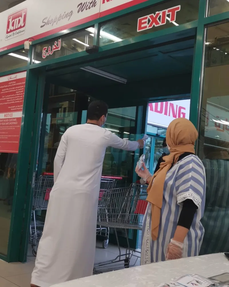 استكمالا لمبادرة وقايتك بيدك التي تنظمها جمعية سواعد الامارات التطوعية في لمركز التسوق كي ام لتقديم التوزيعات الوقائية يوم الاثنين يتاريخ21/4/2020 كل الشكر لنركز التسوق كي امKM يوم