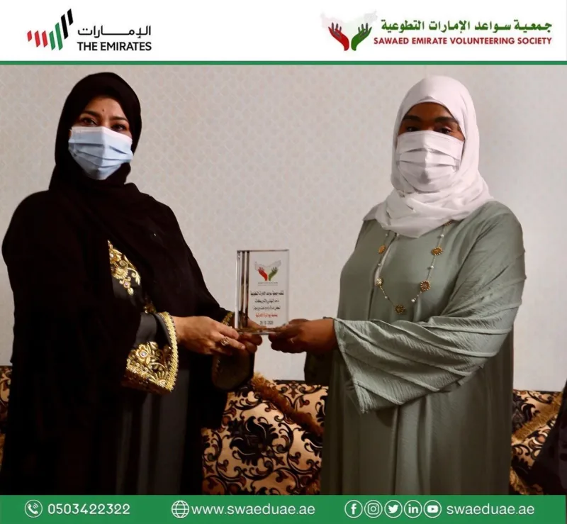 تكريم جمعية سواعد الامارات التطوعية ل الرائد / موزة عبيد الكلباني رئيس قسم الرعاية المجتمعية بادارة الرعاية المجتمعية بمناسبة يوم المرأة الاماراتية