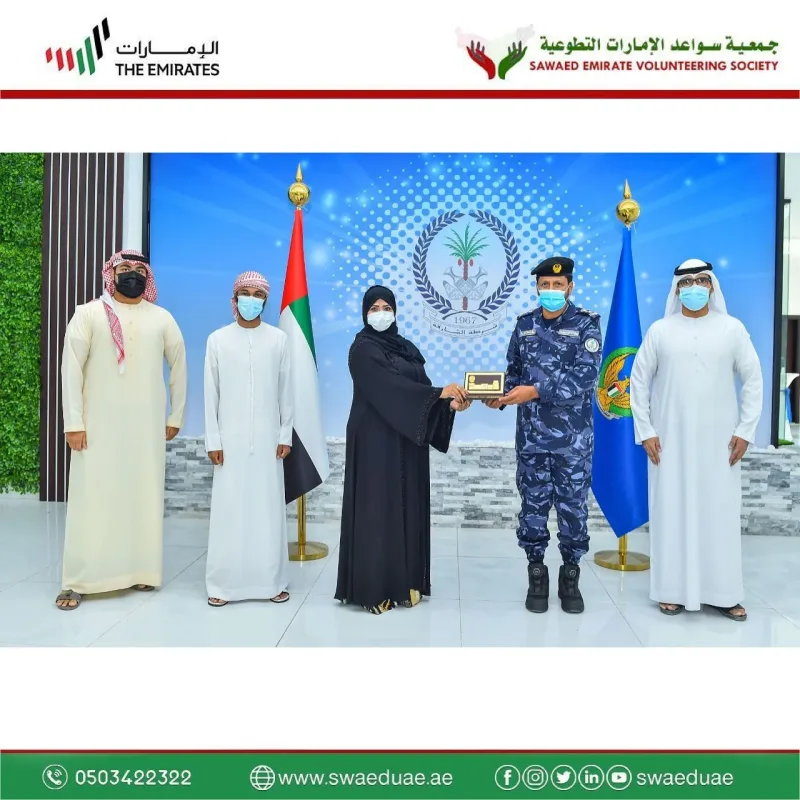 قامت جمعية سواعد الإمارات التطوعية بعمل زيارة تعريفية إلى اللواء سيف محمد الزري القائد العام لشرطة الشارقة الذي استقبلنا بدوره في نادي ضباط الشرطة بإمارة الشارقة بحفاوة وترحيب جميل