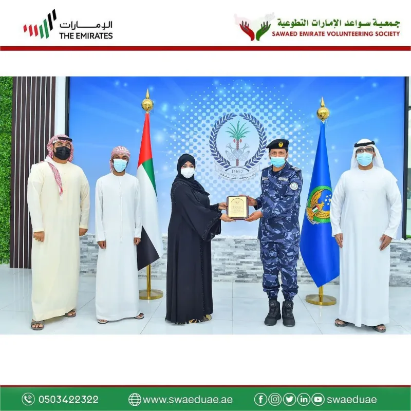 قامت جمعية سواعد الإمارات التطوعية بعمل زيارة تعريفية إلى اللواء سيف محمد الزري القائد العام لشرطة الشارقة الذي استقبلنا بدوره في نادي ضباط الشرطة بإمارة الشارقة بحفاوة وترحيب جميل