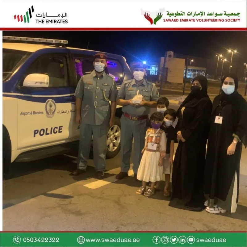 ضمن مبادرات المجلس الرمضاني الثاني لجمعية سواعد الامارات التطوعية أطلقت مبادرة لاتشلون هم سواعدكم سندكم وتستهدف توزيع وجبات السحور على خط الدفاع الاول من هم في ميادين العمل وفي موق