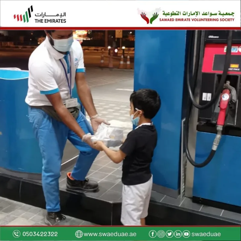 ضمن مبادرات المجلس الرمضاني الثاني لجمعية سواعد الامارات التطوعية أطلقت مبادرة لاتشلون هم سواعدكم سندكم وتستهدف توزيع وجبات السحور على خط الدفاع الاول من هم في ميادين العمل وفي موق