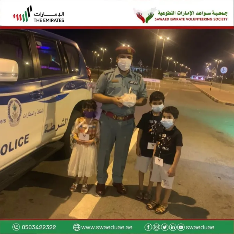 ضمن مبادرات المجلس الرمضاني الثاني لجمعية سواعد الامارات التطوعية أطلقت مبادرة لاتشلون هم سواعدكم سندكم وتستهدف توزيع وجبات السحور على خط الدفاع الاول من هم في ميادين العمل وفي موق