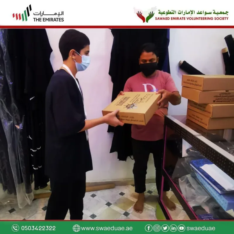 مبادرة "لاتشيلون هم سواعدكم سندكم" توزيع وجبات السحور لخط الدفاع الاول والعمالة الآسيوية في عدة محلات في العشر الاواخر من شهر رمضان المبارك