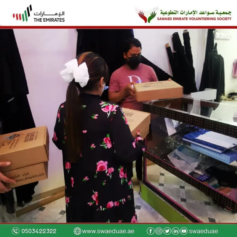 مبادرة "لاتشيلون هم سواعدكم سندكم" توزيع وجبات السحور لخط الدفاع الاول والعمالة الآسيوية في عدة محلات في العشر الاواخر من شهر رمضان المبارك
